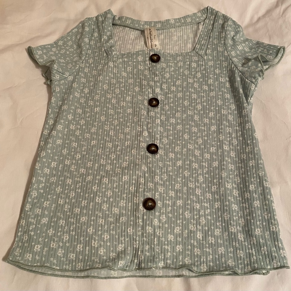 Heart and Arrow light green top with black/brown buttons. Size 14